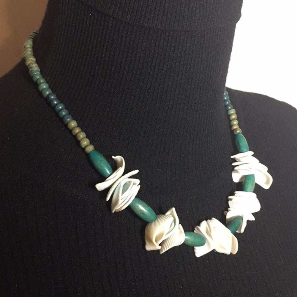 Bohemian Jewelry Natural Stones & Shell Necklace 18" long - Picture 5 of 7